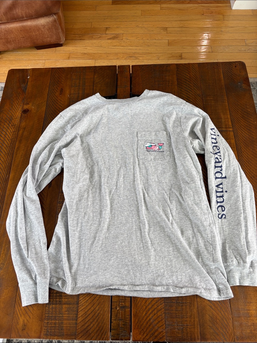 Vineyard Vines Light Gray Long Sleeve Pocket Whale Graphic T-shirt medium
